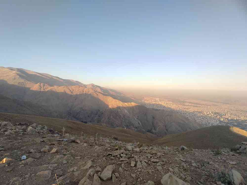 صعود به چین کلاغ از بام تهران